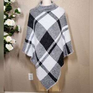Black White Gray Plaid Knit Poncho Sweater One Size Cozy Acrylic Cape